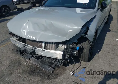 2022 Kia K5 Gt-Line z USA, uszkodzony, nr VIN 5XXG64J29NG110099